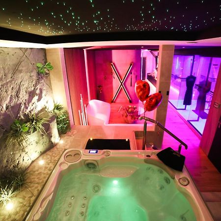 Les Secrets Rooms - Bonneval - Love Room - Spa Et Hammam Privatif Buitenkant foto